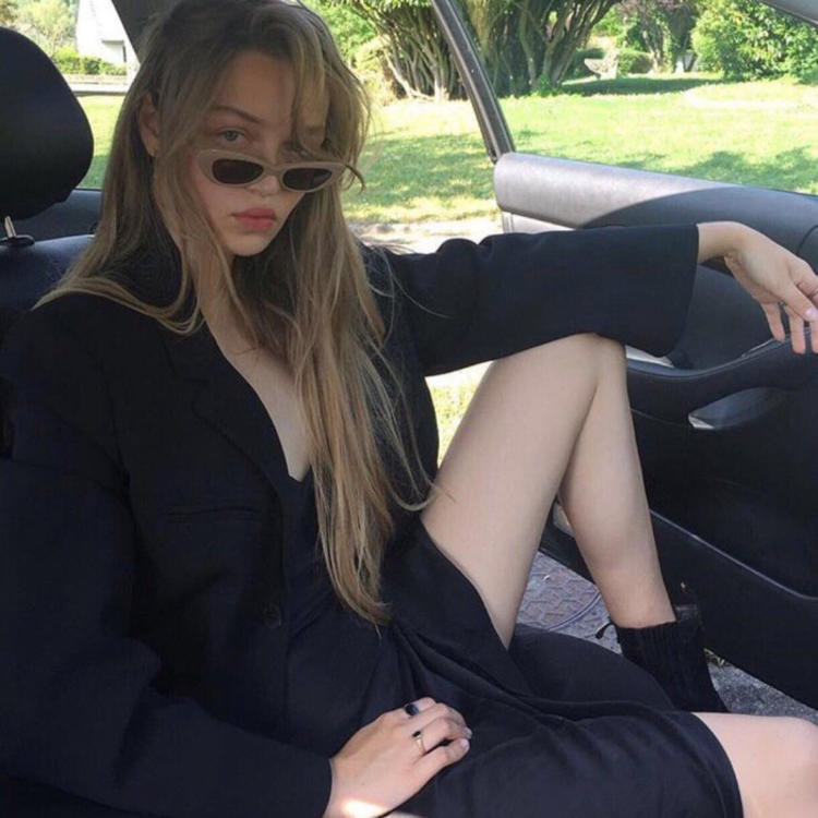 莉莉
